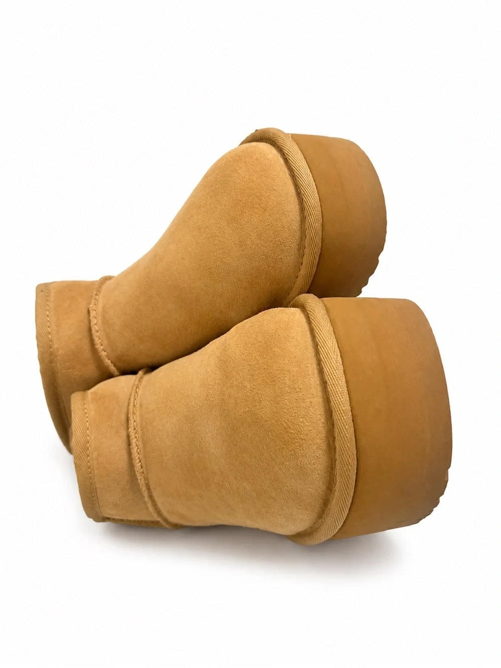 UGG details this
